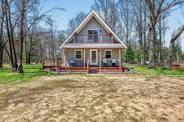 7015 S Oceana Drive, Rothbury, MI 49452