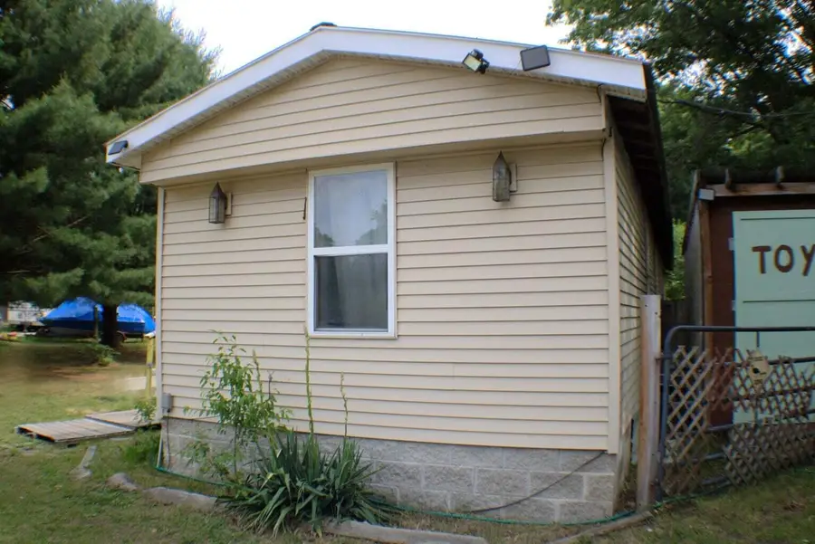 568 S Nancy Drive, White Cloud, MI 49349 - #2