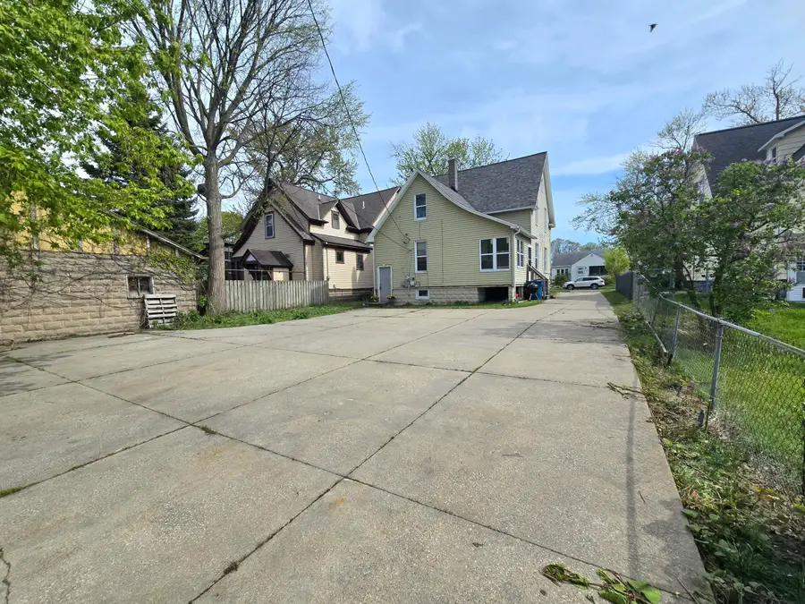 943 Washington Avenue, Grand Haven, MI 49417 - #2