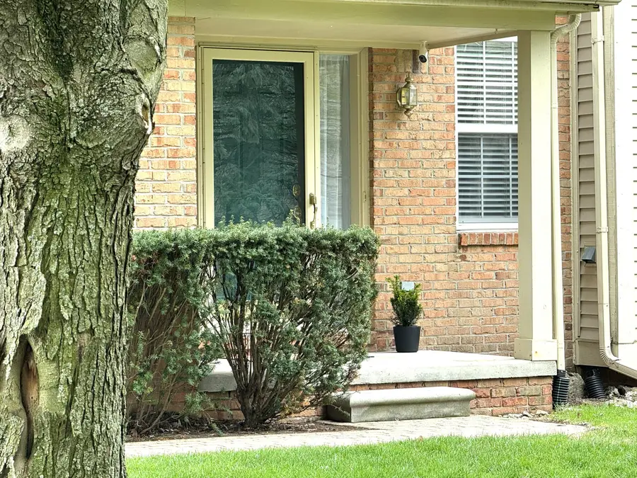 33377 Norfolk Street #3, Livonia, MI 48152 - #2
