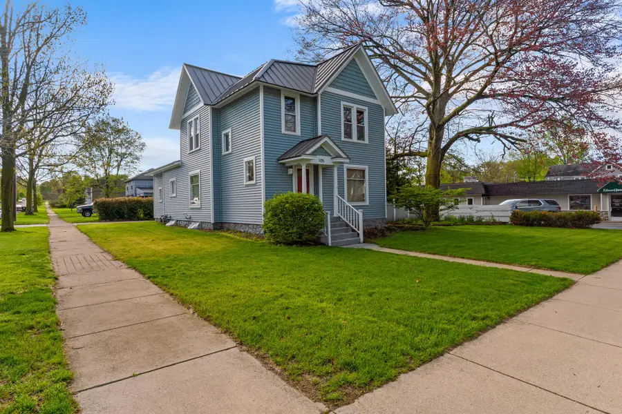105 Hillsdale Street, Hillsdale, MI 49242 - #3