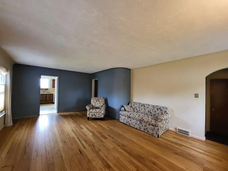8969 Ruth Avenue, Allen Park, MI 48101 - #2