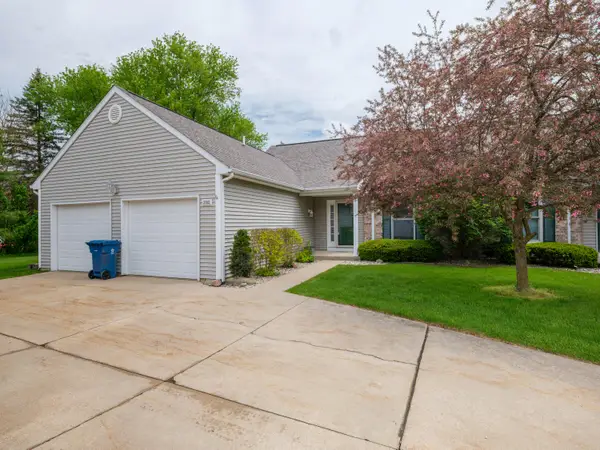 2912 Hunters Place, Kalamazoo, MI 49048