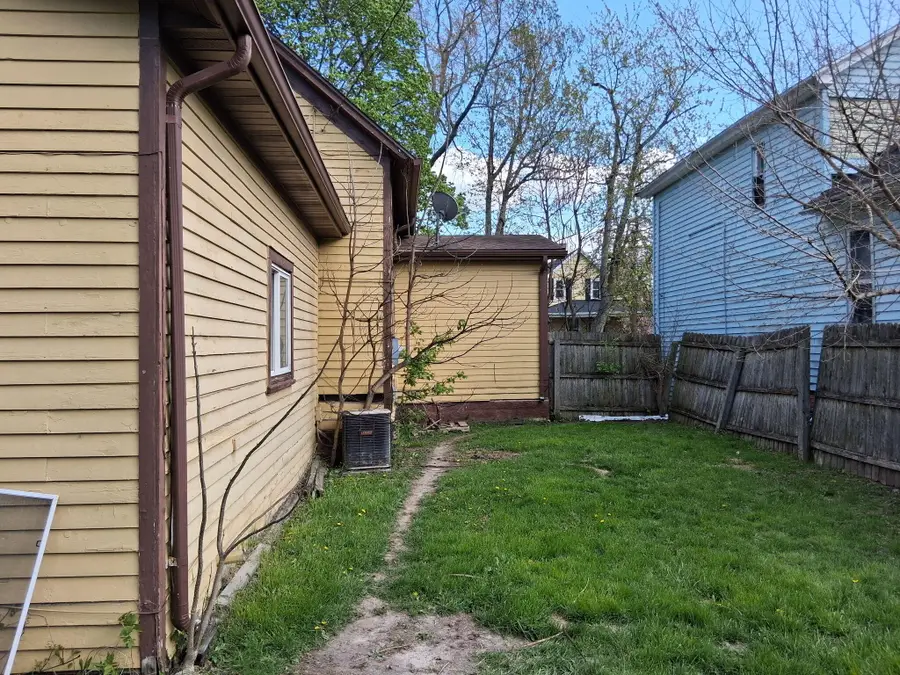 1009 N Bond Street, Saginaw, MI 48602 - #3