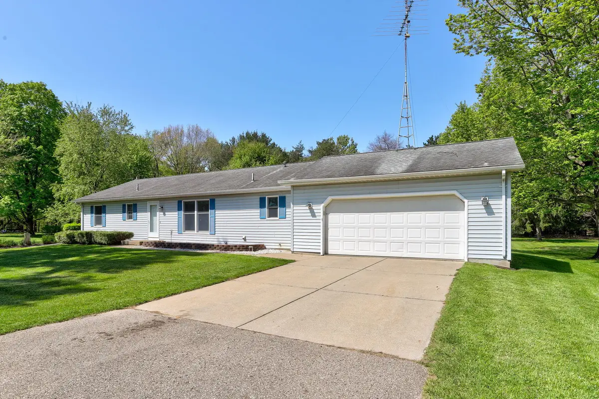 52300 County Road 687, Hartford, MI 49057 - #1