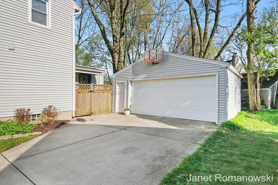 2126 Englewood Drive Se, Grand Rapids, MI 49506 - #2