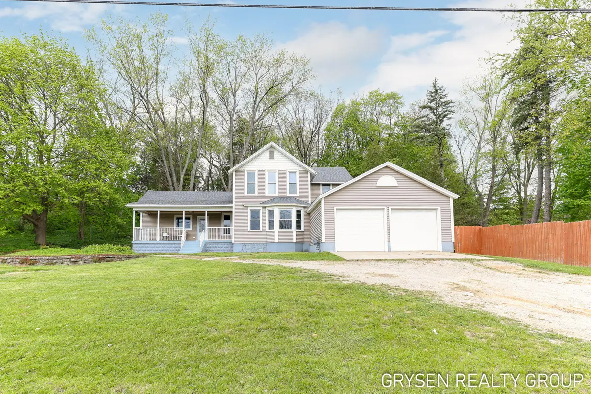 5527 W River Drive Ne, Comstock Park, MI 49321 - #1