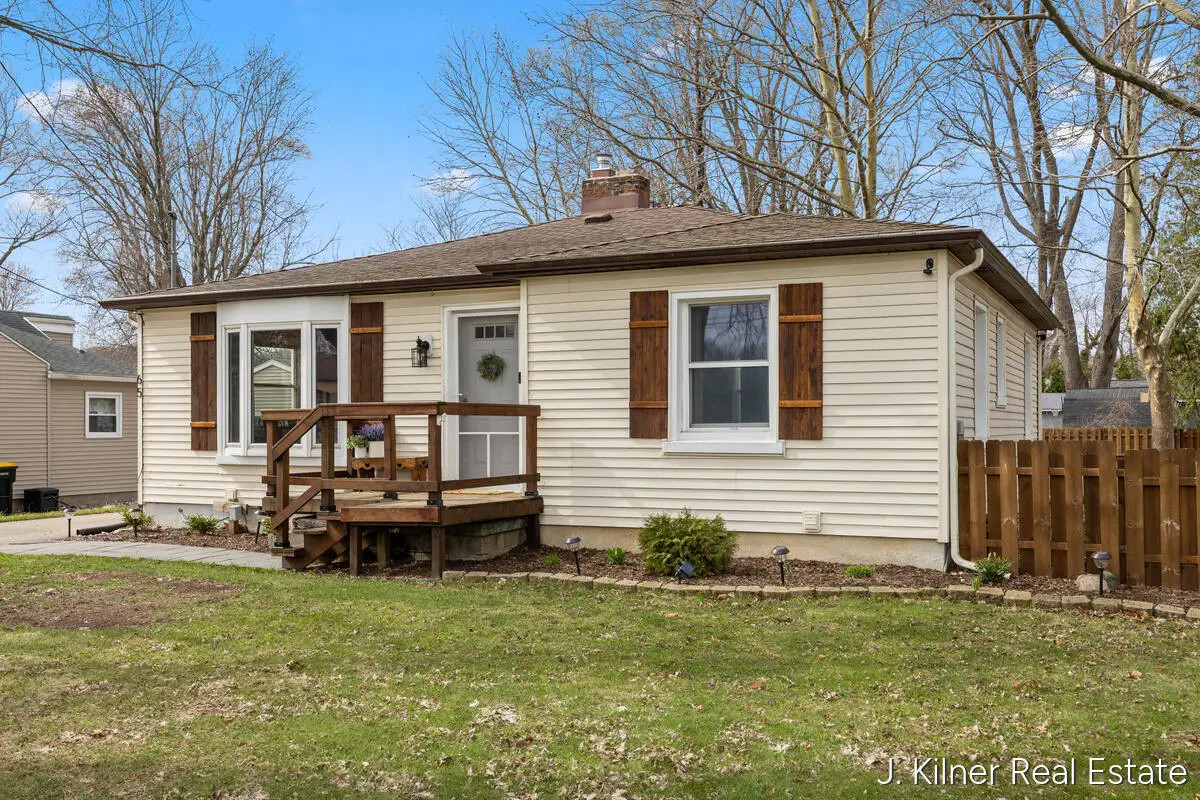 65 Betty Street Ne, Comstock Park, MI 49321 - #1