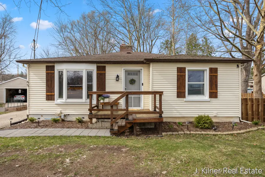65 Betty Street Ne, Comstock Park, MI 49321 - #3