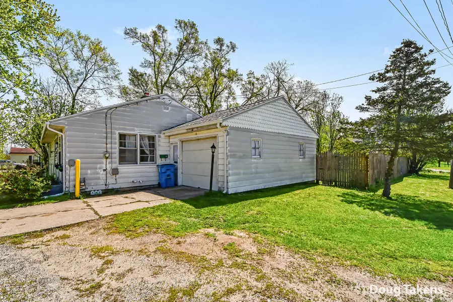 527 W Ellis Street, Belding, MI 48809 - #3