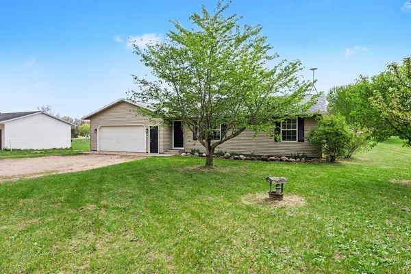 61117 County Road 653, Paw Paw, MI 49079