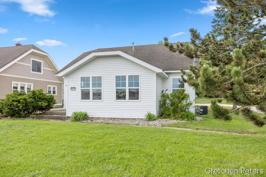 5352 Plainfield Avenue Ne, Grand Rapids, MI 49525 - #2