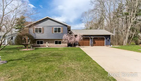 19159 Pine Grove Court, Spring Lake, MI 49456