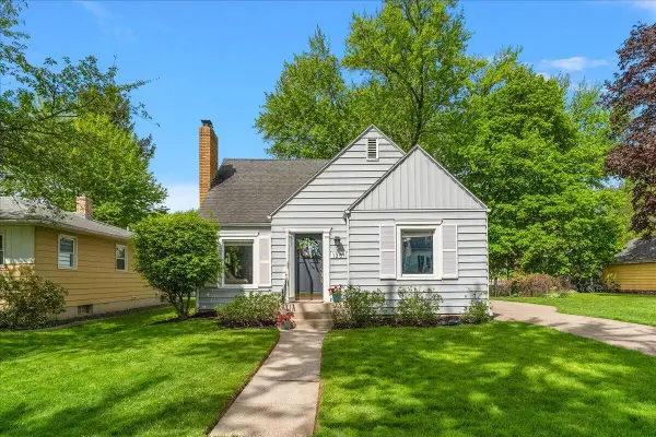 1331 Hillcrest Avenue Nw, Grand Rapids, MI 49504