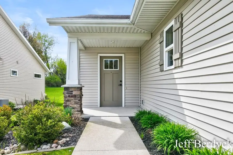 58 Homestead Acres Road Nw #8, Sparta, MI 49345 - #2