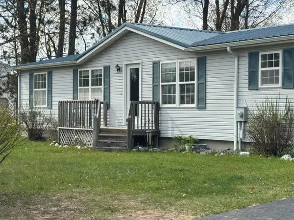 5206 S Riverview Drive, Lake City, MI 49651