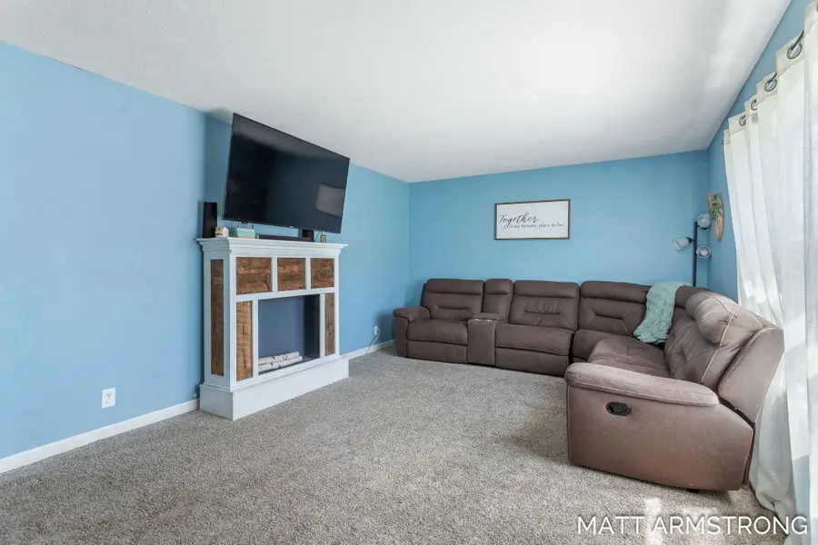 3341 30th Street Sw, Grandville, MI 49418 - #3