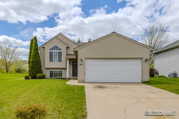 321 Pioneer Trail Ne, Cedar Springs, MI 49319