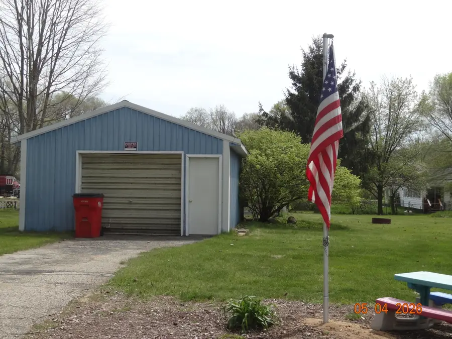 538 E 82nd Street, Newaygo, MI 49337 - #2