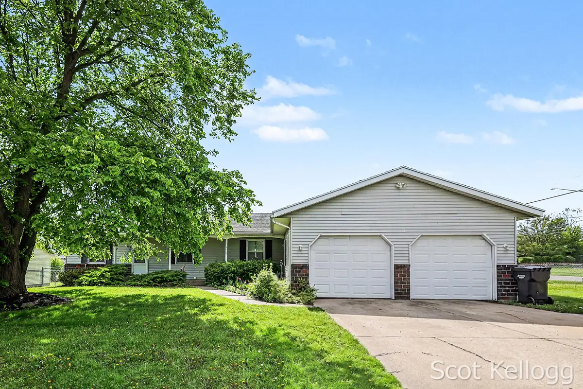 3209-3211 Coach Lane Se, Kentwood, MI 49512 - #1