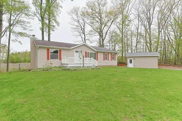 8497 Lake Road, Berrien Center, MI 49102