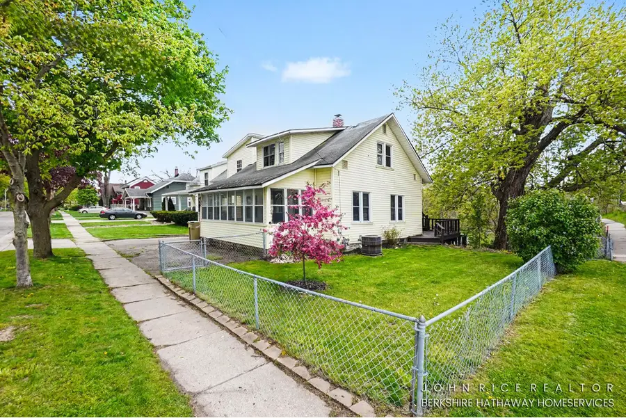 107 S Main Street, Rockford, MI 49341 - #2
