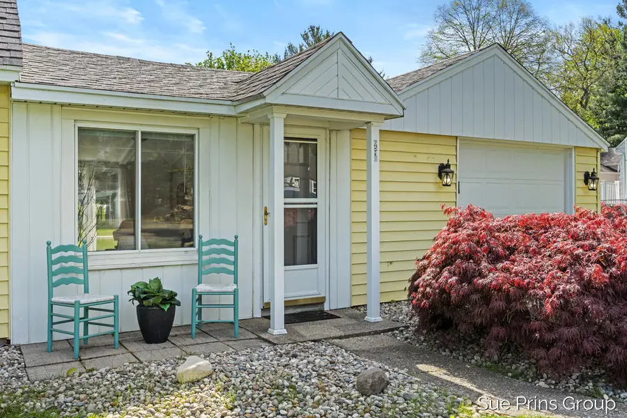 6518 8th Avenue Sw, Grandville, MI 49418 - #3