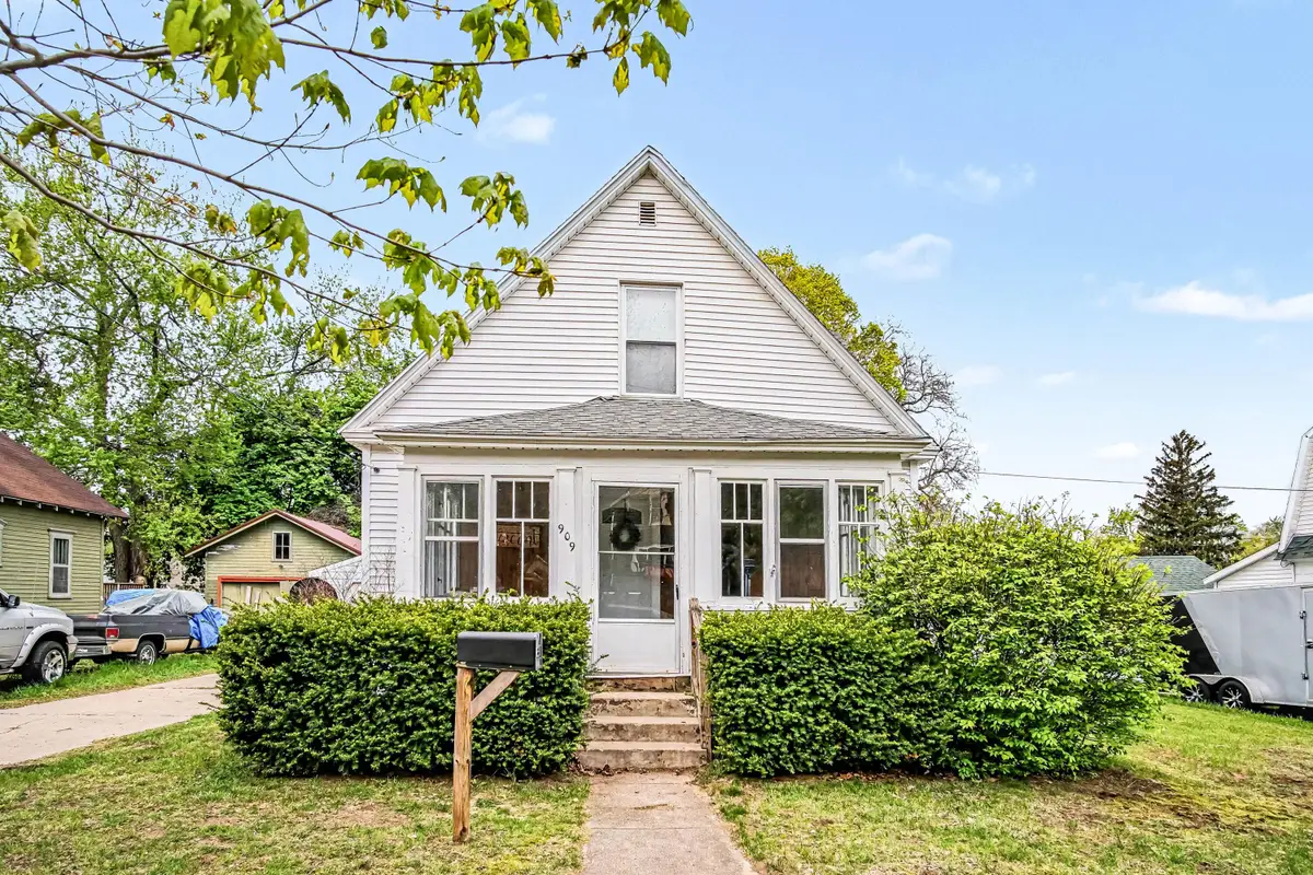 909 Alderman Street, Belding, MI 48809 - #1