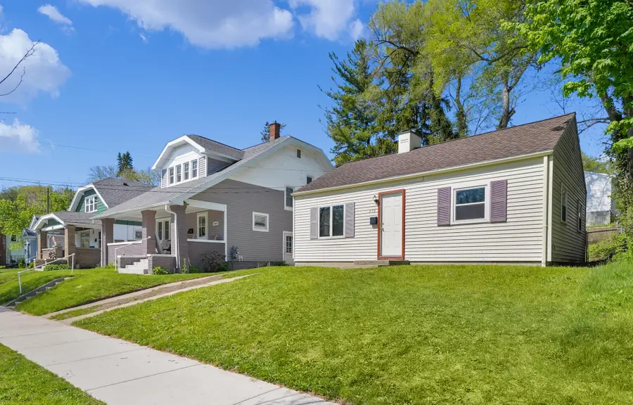 973 Valley Avenue Nw, Grand Rapids, MI 49504 - #2