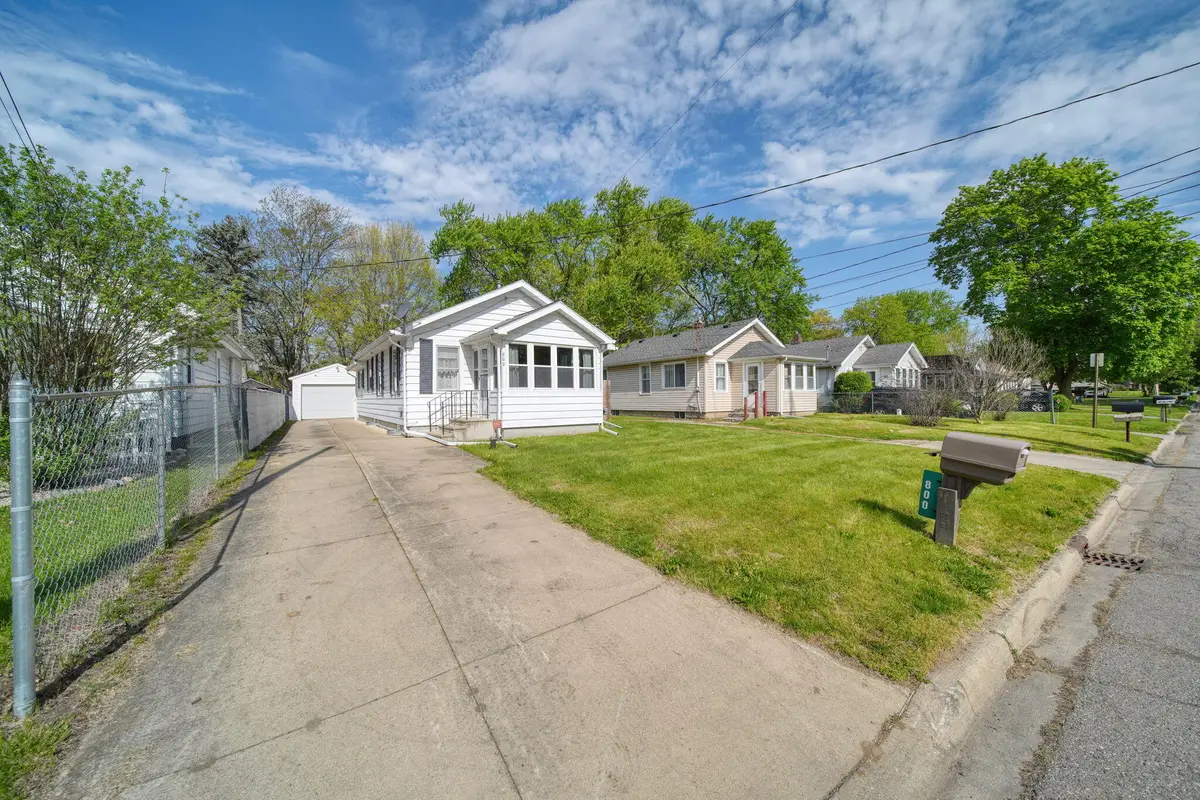 800 Fairyland Avenue, Jackson, MI 49202 - #1