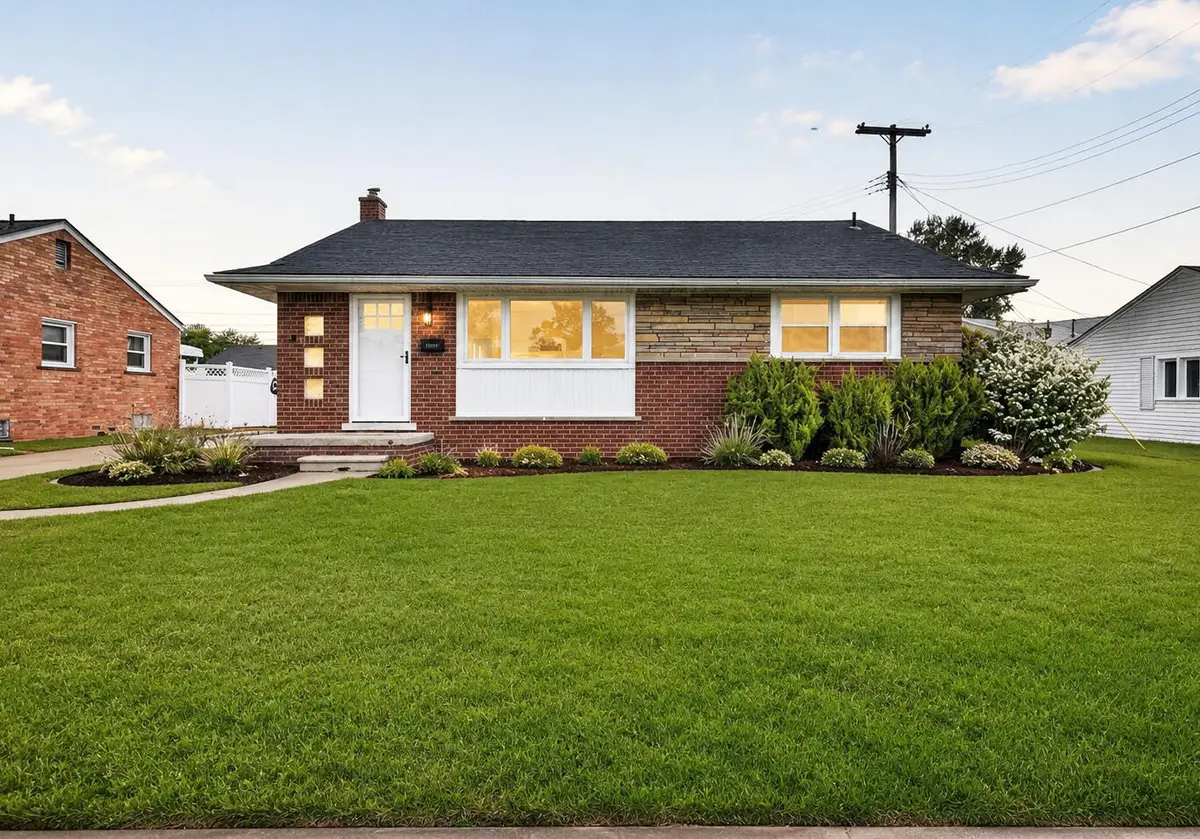 6627 Elizabeth Street, Garden City, MI 48135 - #1
