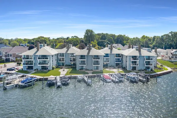 400 Lakeview Court #28-E, Spring Lake, MI 49456