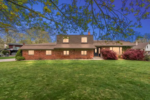 6079 Venice Drive, Commerce Twp, MI 48382
