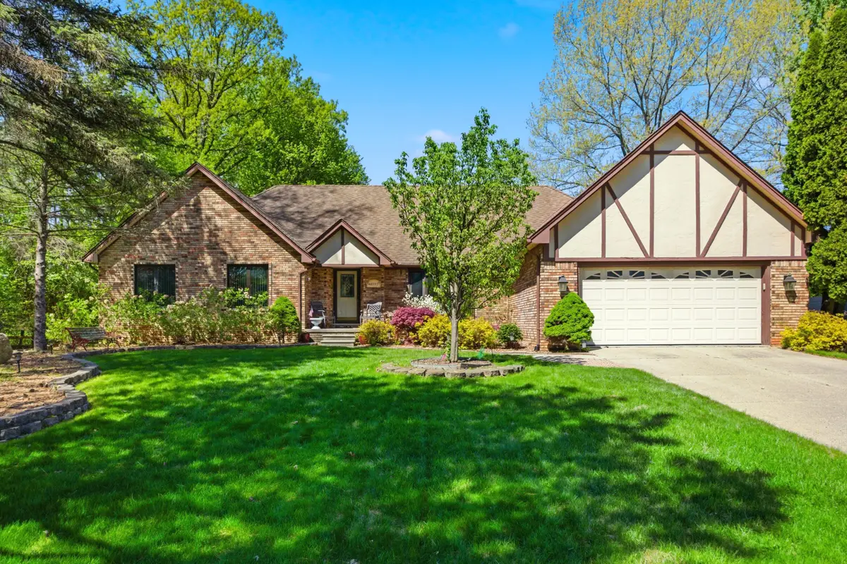 48797 Lansdowne Court, Shelby, MI 48317 - #1