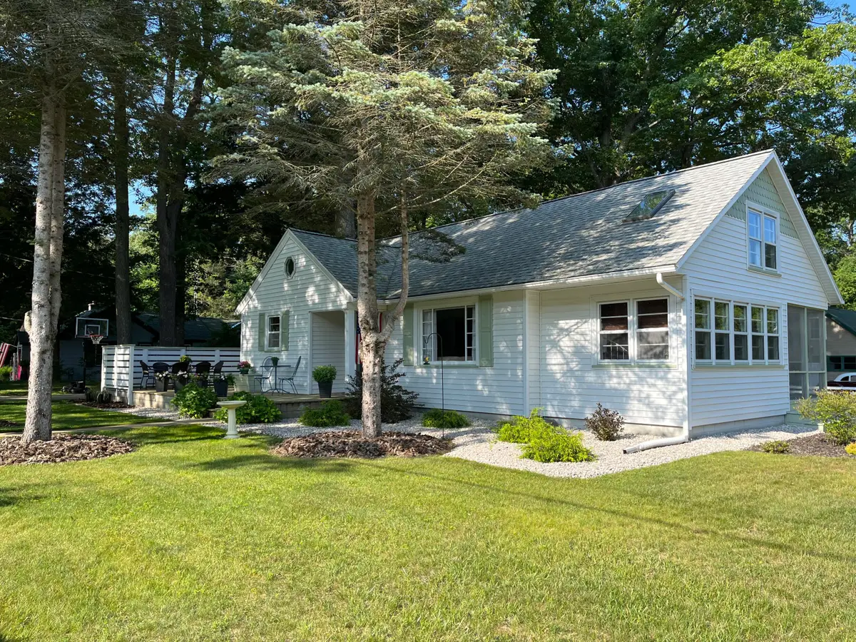 225 S Clymer Street, Pentwater, MI 49449 - #1