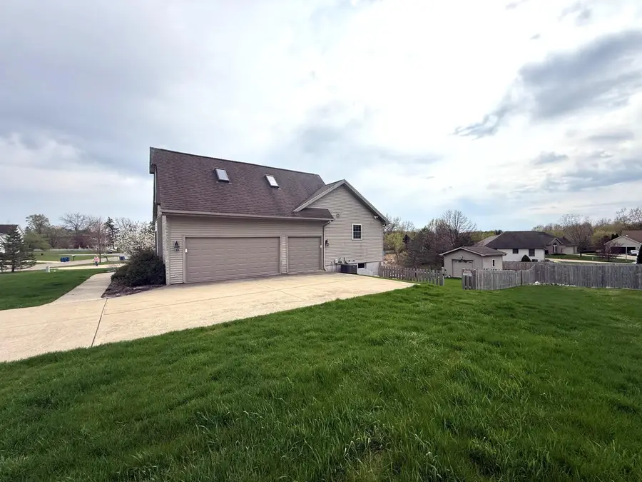 7504 Silver Fox Run, Swartz Creek, MI 48473 - #2