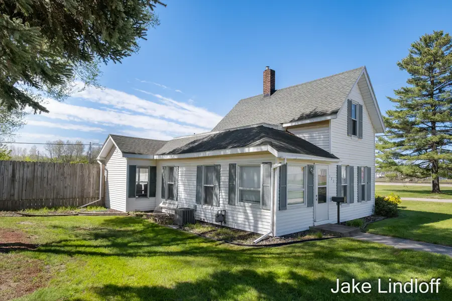322 E Gardner Street, Sparta, MI 49345 - #3