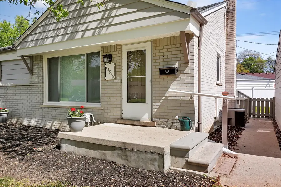 23870 Beacon Drive, Farmington, MI 48336 - #2