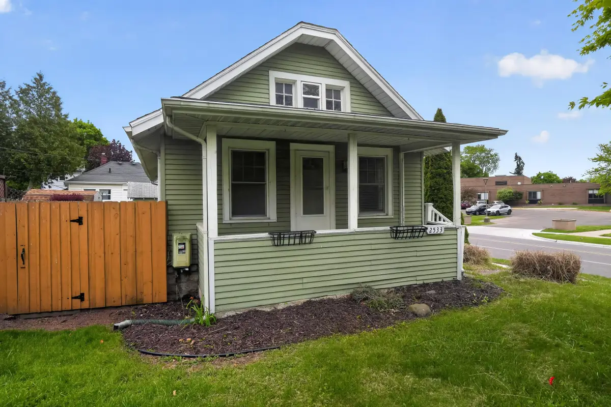 2533 S Washington Avenue, Lansing, MI 48910 - #1