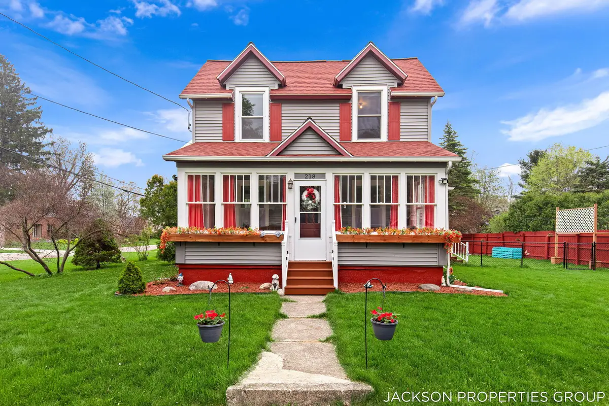 218 N Jackson Street, Spring Lake, MI 49456 - #1