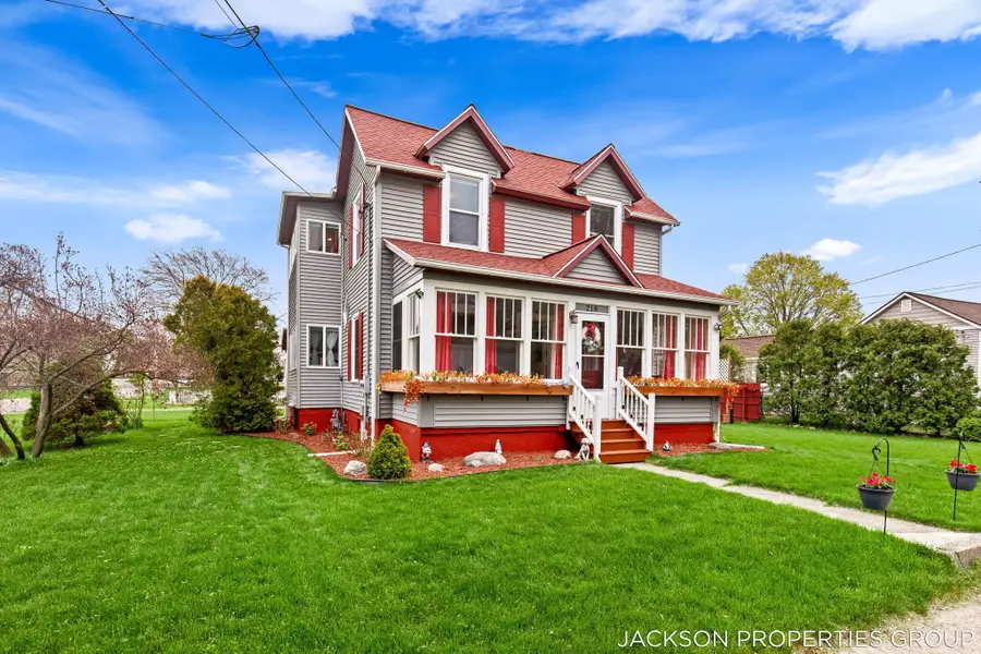 218 N Jackson Street, Spring Lake, MI 49456 - #2