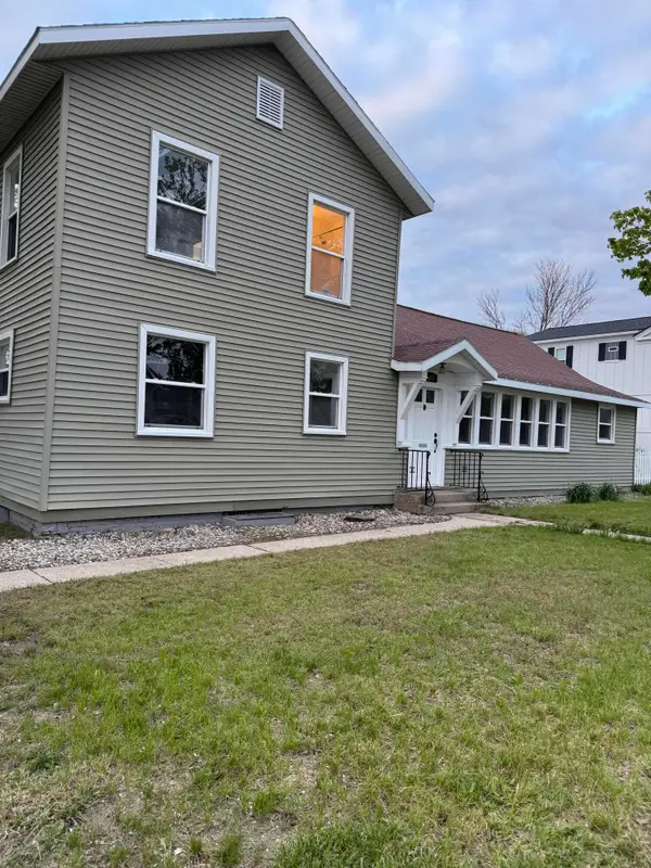 103 E Savidge Street, Spring Lake, MI 49456