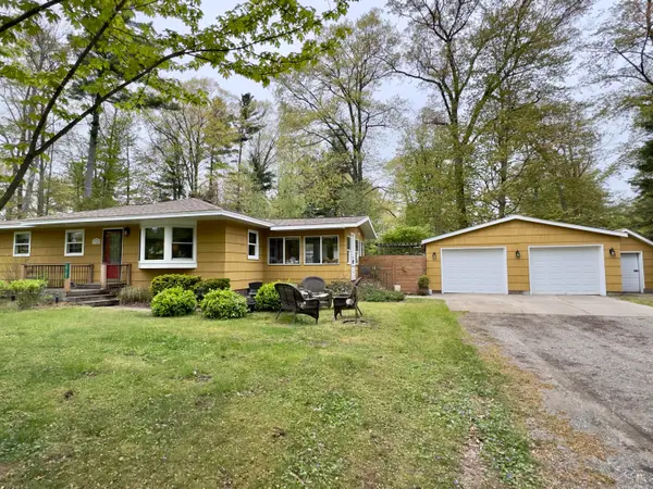 19105 Glendale Circle, Spring Lake, MI 49456