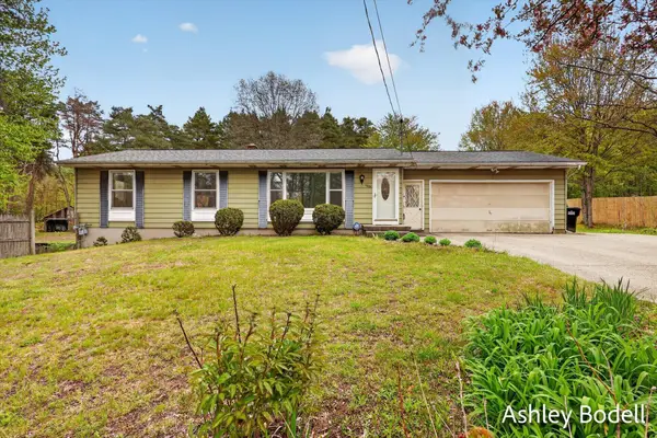 11888 Long Lake Drive Nw, Sparta, MI 49345