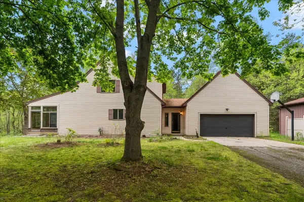 2270 Fonger Street Ne, Rockford, MI 49341