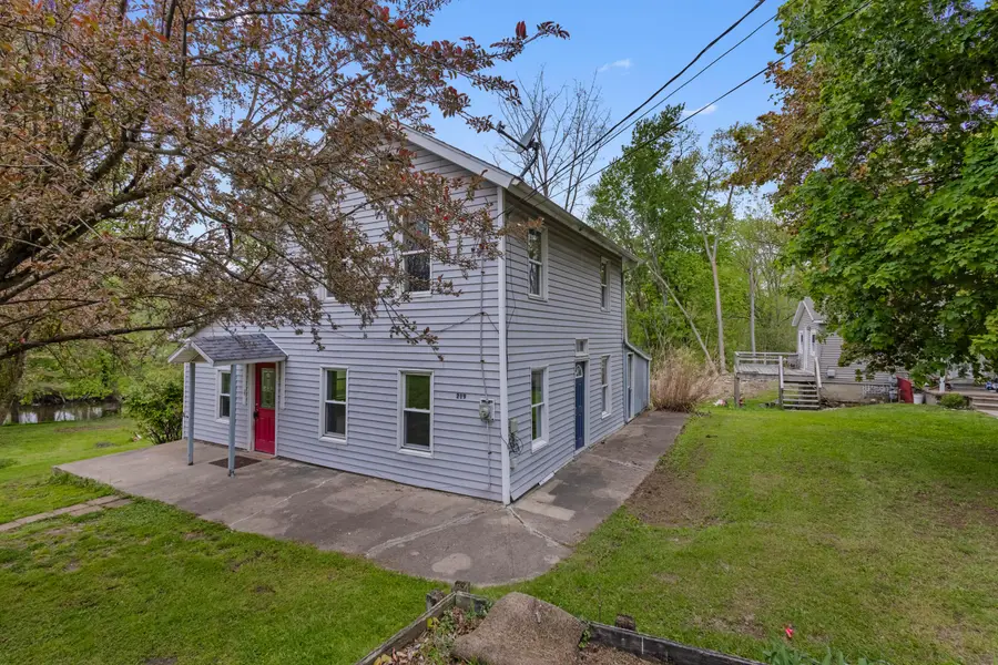 219 Water Street, Jonesville, MI 49250 - #2