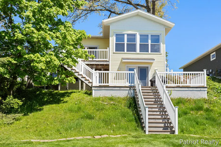 6702 W Lake Drive, Fremont, MI 49412 - #3