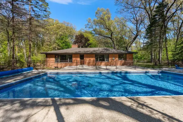 9555 Dunewood Drive, Bridgman, MI 49106