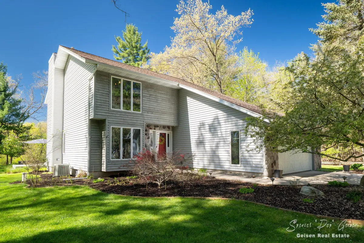 8717 River Oaks Circle, Greenville, MI 48838 - #1