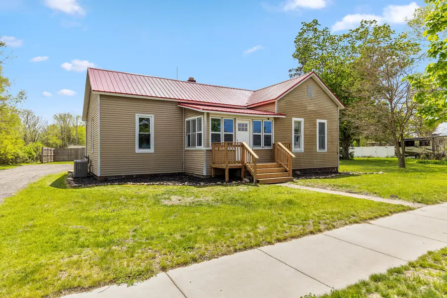 156 W Beech Street Ne, Cedar Springs, MI 49319 - #2
